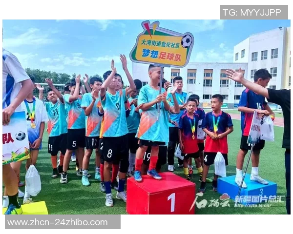 在绿茵场上追逐梦想一个足球连接无数心灵与希望 在绿茵场上追逐梦想一个足球连接无数心灵与希望